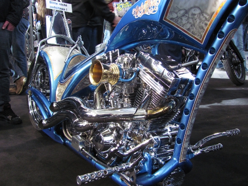 IMOT 2012 extravagantes Custombike blau