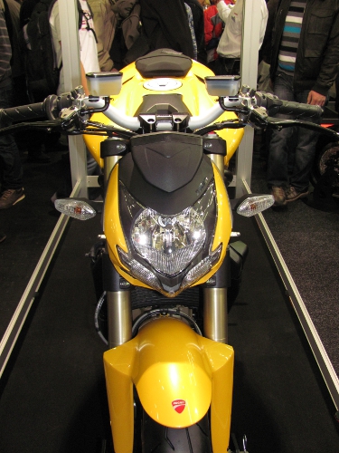 Ducati Streetfighter 848 in gelb von vorne
